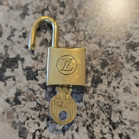 Louis Vuitton 200 series lock and key #207 - Picture 4 of 4